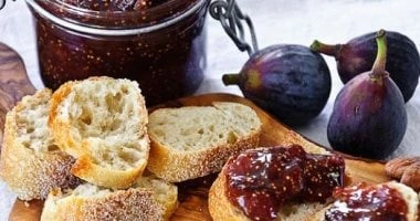 5 أنواع مربى ممكن تعمليها في البيت لسندويتشات المدرسة منها البلح والتين المرأة والمنوعات مع اقتراب العودة للمدارس، تحرص الأمهات على تحضير المربى المنزلية مختلفة الأنواع لتكون جاهزة