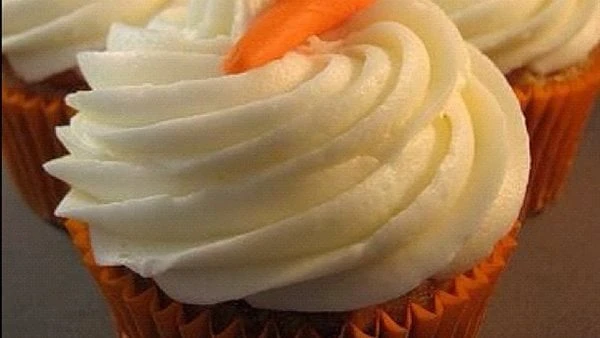 أكلة كل وقت.. طريقة عمل الكب كيك الجزرتعتمد الكثير من السيدات على الكب كيك في فترة الدراسة، حيث أنه وجبة سهلة ولذيذة يمكن وضعها للأطفال فى اللانش