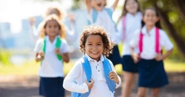 بعد اللعب والفرهدة.. 6 خطوات عشان طفلك يستعد للمدرسة المرأة والمنوعات بعد إجازة دامت أكثر من ثلاثة أشهر لكثير من الطلاب بمختلف مراحلهم التعليمية، ومع قرب إنهائها، والتقليل من الخرو