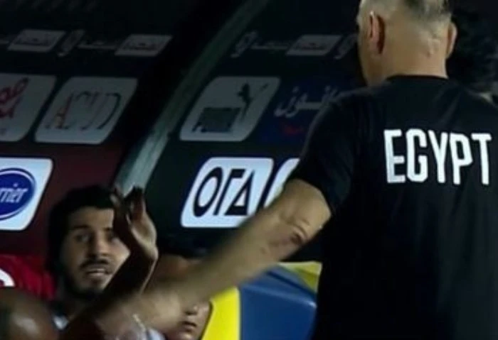 التفاصيل الكاملة لخناقة أحمد حجازي وحسام حسن خلال مباراة كاب فيردي شهدت مباراة منتخب مصر أمام كاب فيردي، اشتباكا، بين أحمد حجازي، وحسام حسن، المدير الفني للفراعنة، والتي جمعتهما مس