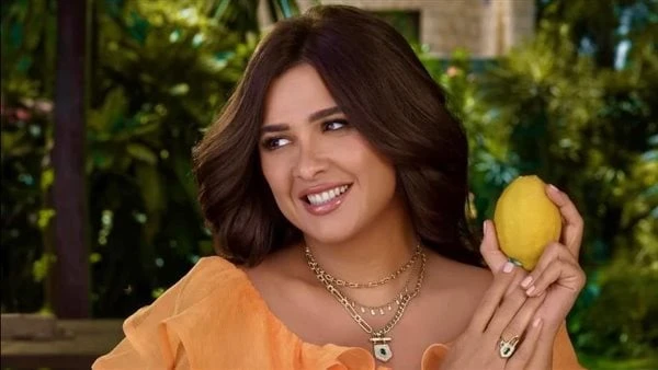 مجوهرات كثيرة.. ياسمين عبد العزيز تثير إعجاب جمهورها شاهدنشرت الفنانة ياسمين عبد العزيز، صور جديدة لها عبر خاصية ستوري من خلال حسابها الشخصي على موقع