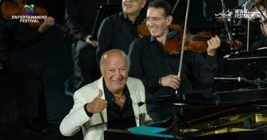 فن: عمر خيرت يقدم موسيقى مسلسل الخواجة عبد القادر فى صاحبة السعادة قدم الموسيقار الكبير عمر خيرت خلال استضافته مع الإعلامية إسعاد يونس في برنامج