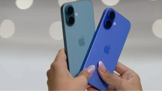 انتقادات لآيفون 16.. زر جديد على السطح الخارجي لتشغيل الكاميرا عربي21 لايت وجه موظف سابق في شركة التكنولوجيا العملاقة أبل انتقادات لهاتف آيفون 16 الجديد بعد الكشف عنه الاثنين الماض