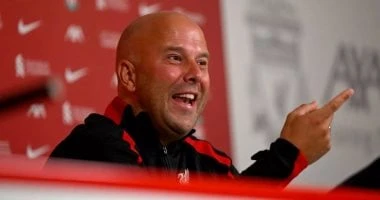 -ليفربول ضد بورنموث.. سلوت: لم نحسم موقف أليسون من المشاركة .. أكد أرنى سلوت، المدير الفنى لفريق ليفربول المحترف ضمن صفوفه النجم المصرى محمد صلاح، وجود شكوك حول مشاركة الحارس البرا