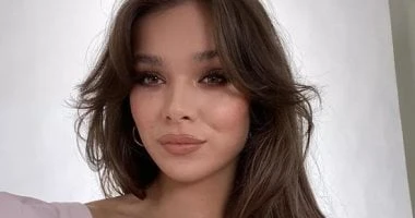 4 تسريحات شعر عملية وموضة السنة دى.. اختارى اللى يناسبك منها المرأة والمنوعات تحب الكثير من الفتيات من وقت لآخر تغيير تسريحة شعرهن والاعتماد على تسريحات جديدة تزيد من جمال إطلالتهن