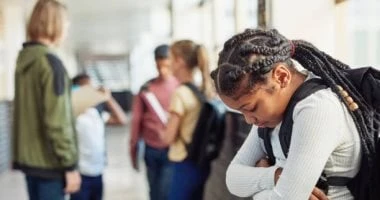 خبير لغة الجسد يوضح.. علامات فى التعامل هتقولك إن ابنتك تعرضت للتحرش المرأة والمنوعات التحرش ظاهرة سلبية تتسبب فى حدوث أزمات نفسية يمكن ملاحظتها عن طريق بعض العلامات التي قد تظهرعل