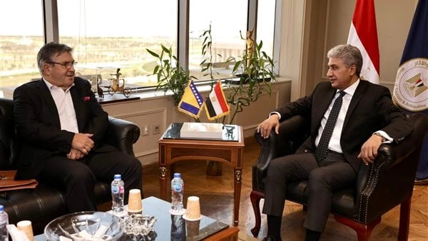 وزير السياحة والآثار يبحث مع سفير البوسنة والهرسك بالقاهرة تعزيز أواصر التعاوناستقبل شريف فتحي، وزير السياحة والآثار، بمكتبه بمقر الوزارة بالعاصمة