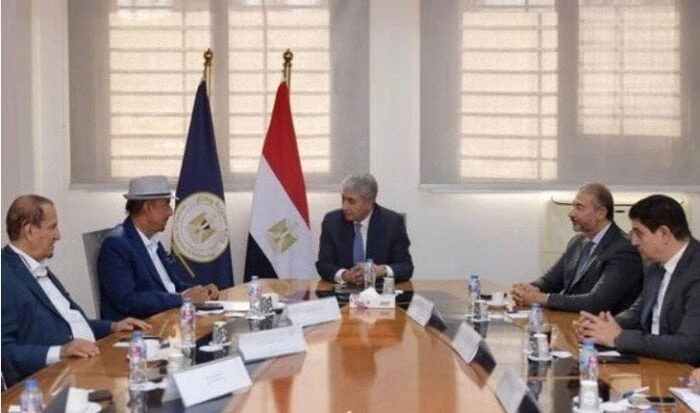 وزير السياحة يبحث مع رئيس مجموعة الحكير القابضة فرص الاستثمار السياحي في مصرالتقى شريف فتحي وزير السياحة والآثار، مع الشيخ عبد المحسن الحكير المالك ورئيس مجلس إدارة مجموعة عبد المح
