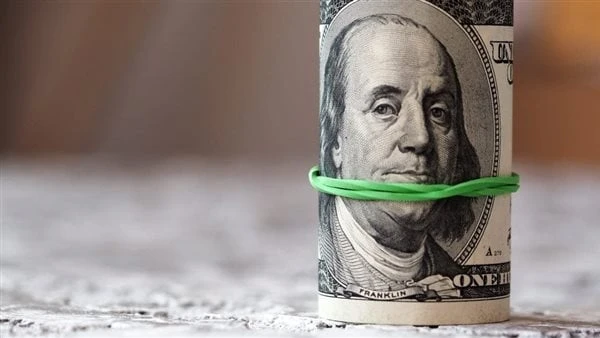 سعر الدولار رسميا الآن بعد تراجعه 104 قروش من أعلى قيمةيزيد البحث عن سعر الدولار اليوم في البنوك الحكومية والخاصة العاملة في مصر، خاصة مع التراجع الذي شهده والذي تراجع بشكل كبير، و