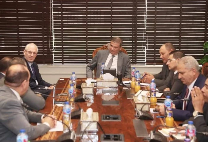 الزراعة: مصنع ألبان جديد بحجم استثمارات تبلغ مليار جنيه أكد علاء فاروق وزير الزراعة واستصلاح الأراضي، أن الدولة المصرية تعمل على تهيئة مناخ الاستثمار وتشجع القطاع الخاص في مجال الز