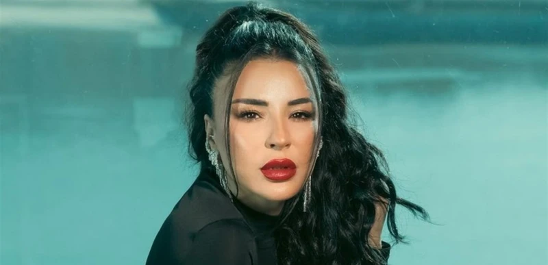 فنون ومشاهير: كتير هيك.. ماغي بوغصن تتألق بإطلالة لافتة في القاهرة والجمهور يتغزل بها (صور) شاركت الممثلة ماغي بو غصن مساء أمس الجمعة في حفل توزيع