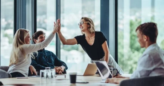 تتميز بعض الأبراج النسائية بقدرتها الفطرية على بناء العلاقات الإجتماعية وتكوين الصداقات بسهولة، وذلك بفضل شخصياتهن المتعاونة والودودة، لذا نستعرض خلال السطورالتالية أبرز الأبراج ال