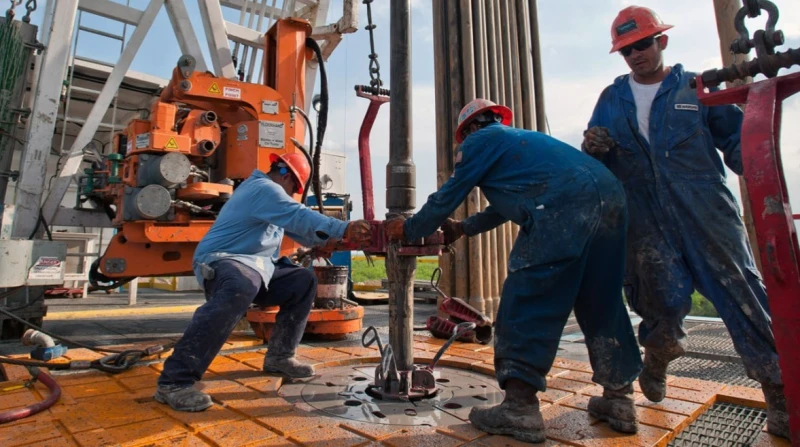 حلم العمل في اليونان.. آلاف المصريين في انتظار قرار مصيري عبر عدد من المتقدمين على فرص تسفير 5 آلاف عامل مصري لليونان للعمل بالموسم الزراعى هناك، عن استيائهم بسبب تأخر رد وزارة الع