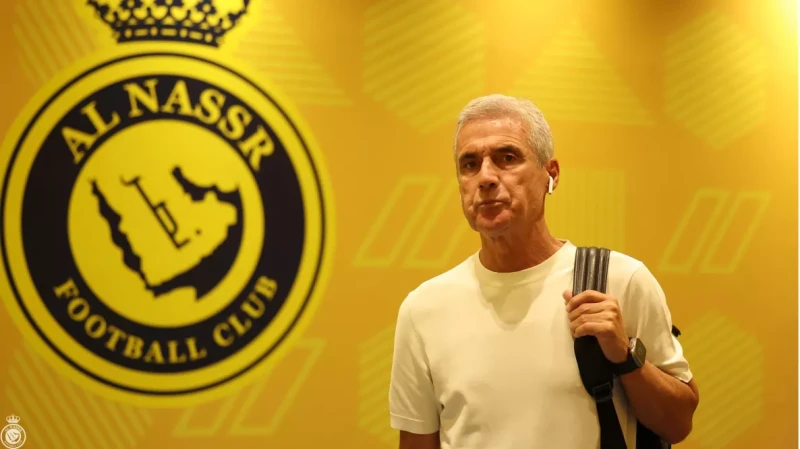 -أول تعليق رسمي من كاسترو بعد إقالته من النصر.. ماذا قال؟ .. أعلن نادي النصر مساء أمس رسميا عن إقالة البرتغالي لويس كاسترو من منصب المدير الفني لفريق كرة القدم. ويستمر الحديث بشأن 