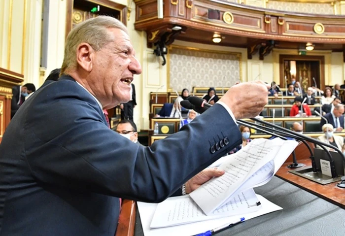 رئيس خطة النواب: 175 جنيها شهريا نصيب الفرد حال التحول إلى الدعم النقدي قال النائب فخري الفقي، رئيس لجنة الخطة والموازنة بمجلس النواب والخبير السابق بصندوق النقد الدولي، إن فكرة ال