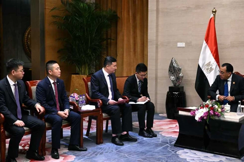 رئيس الوزراء يلتقي رئيس مجموعة فامسون أجريفام العالمية للصوامع الغذائية خلال تواجده في بكين التقي اليوم الجمعة الدكتور مصطفى مدبولي، رئيس مجلس