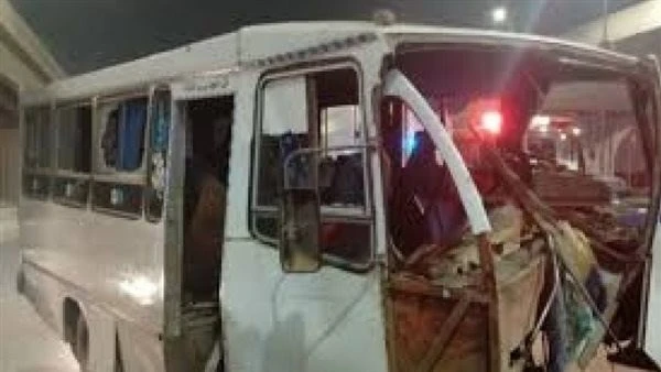 إصابة 17 مواطنا في تصادم ميني باص ب تبة رمل بطريق القصير - مرسى علم أصيب 17 مواطنا في حادث تصادم سيارة ميني باص، بتبة رملية بطريق القصير - مرسى علم،