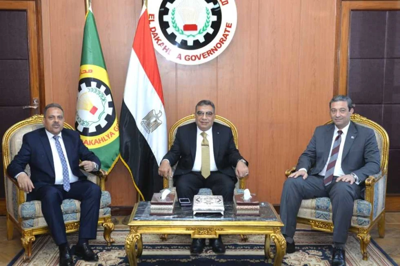 3 محافظون يشاركون في تكريم الفائزين بمسابقة المشروعات الخضراء الذكية استقبل اللواء طارق مرزوق، محافظ الدقهلية، اليوم الإثنين، المهندس حازم الأشموني، محافظ الشرقية، والدكتور أيمن ال