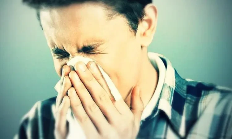 أستاذ أنف وحنجرة: كتم العطس قد يسبب مشاكل طبية خطيرة صحة قال الدكتور أحمد سليم، أستاذ الأنف والأذن والحنجرة بمستشفيات جامعة الأزهر، إن العطس بصوت عال