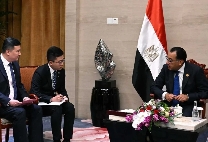 رئيس الوزراء يبحث مع فامسون أجريفام التوسع في المشروعات الزراعية بمصر على هامش مشاركته نيابة عن الرئيس عبدالفتاح السيسي، في قمة منتدى التعاون الصيني الأفريقي بالعاصمة بكين، التقي ا