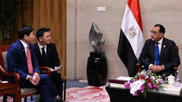 خلال لقائه مدبولي.. رئيس جريت وول موتورز الصينية: نعتزم إطلاق سيارة فى مصرالتقى اليوم الدكتور مصطفى مدبولي، رئيس مجلس الوزراء، نيابة عن الرئيس