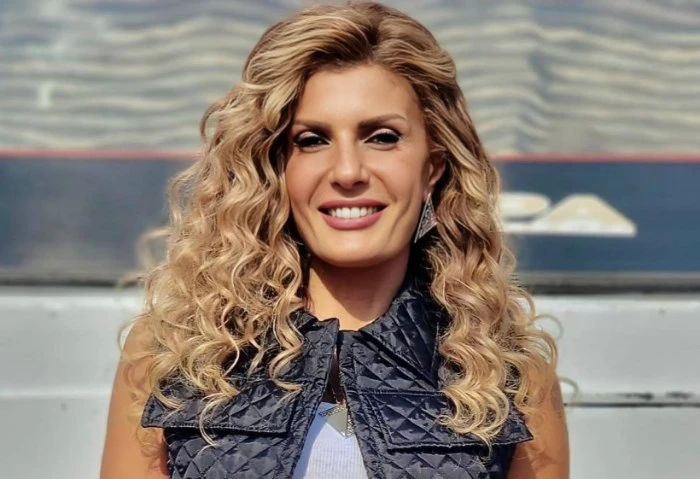 الكلاب بتصحيني لصلاة الفجر، رسالة من عالم أزهري إلى الفنانة فيدرا أثارت الفنانة فيدرا، حالة من الجدل خلال الأيام الماضية، بعد تصريحاتها أن كلبها