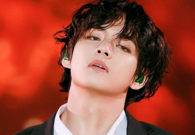 ڤي من ينفرد بلقب الأكثر تأثيرا على إنستجرام تعرف على التالي ڤي من ينفرد بلقب الأكثر تأثيرا على إنستجرام، يتألق ڤي من بحضوره العالمي، إذ لقب على إنستجرام ب النجم الآسيوي الأكثر تأثي