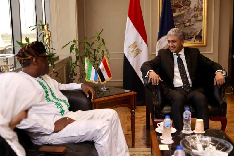 وزير السياحة والآثار يلتقي بسفير سيراليون بالقاهرة لتعزيز التعاون التقى شريف فتحي وزير السياحة والآثار اليوم الإثنين، السفير صادق سيلا سفير جمهورية
