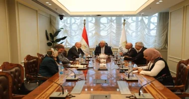 وزير التعليم العالي يستقبل وفد جامعة إكستر البريطانية ٠ التعاون المشترك كتب - محمود الهندي استقبل د. أيمن عاشور وزير التعليم العالي والبحث العلمي،