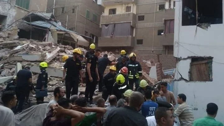 دون إصابات.. انهيار عقار مكون من 3 طوابق فى بولاق أبو العلا شهدت منطقة بولاق أبو العلا، انهيار عقار مكون من 3 طوابق، اليوم السبت، وانتلقت قوات