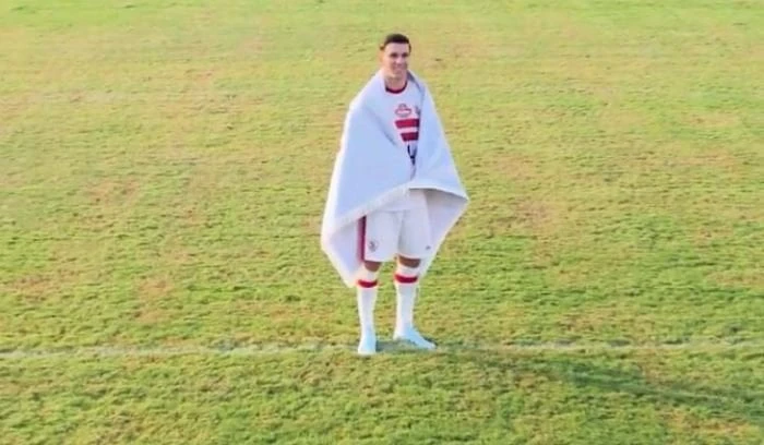 -شاهد.. الزمالك يقدم لاعبه الجديد كونراد ميشالاك سريع مثل البرق .. قدم نادي الزمالك، اليوم الثلاثاء، لاعبه الجديد البولندي كونراد ميشالاك المنضم حديثا لصفوف الفريق الأول لكرة القدم