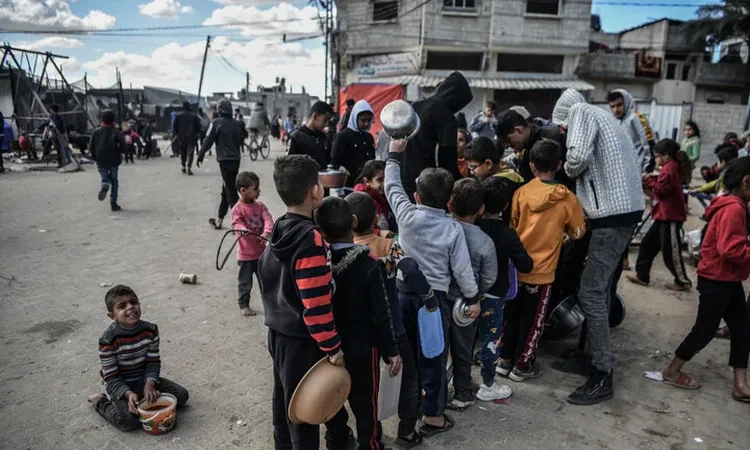 نجاح المرحلة الأولى من التطعيم ضد شلل الأطفال في غزة صحة أعلنت منظمة الصحة العالمية، الأربعاء، أن المرحلة الأولى من حملة التطعيم ضد شلل الأطفال في