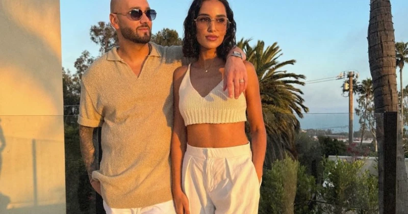 مساري وزوجته سحر غوليستاني ينتظران مولودهما الأول .. وهي تستعرض حملها بإطلالات لافتة تعرف على التالي مساري وزوجته سحر غوليستاني ينتظران مولودهما الأول .. وهي تستعرض حملها بإطلالات 