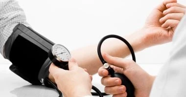 مشروبات تقلل الضغط المرتفع.. مفيدة ولذيذة صحة وطب الضغط المرتفع لابد له من ضبط سريع، فمشكلات ارتفاع ضغط الدم كثيرة ومعقدة وقد تحدث بشكل متسارع، وتصل حد السكتات. ووفقا لتقرير نشر في