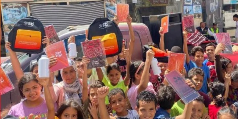 فريق بداية يجوب المحافظات لتوزيع مستلزمات المدارس على الطلاب (صور) ناس وخدمات بدأت المبادرة الرئاسية بداية جديدة لبناء الإنسان أولى فعالياتها