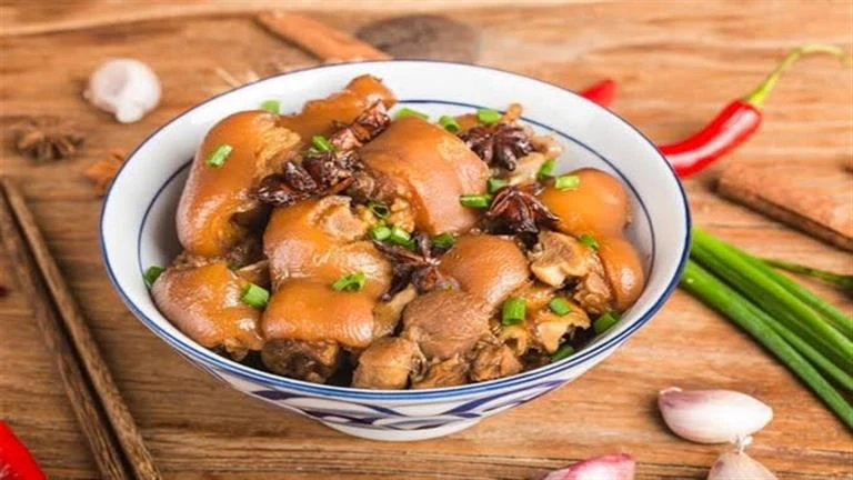 فوائد شوربة الكوارع لجسمك.. 4 مفاجآت صحية غير متوقعة لايف ستايل 04:00 م الإثنين 09 سبتمبر 2024 كتبت- أسماء العمدة: شوربة الكوارع ليست مجرد وجبة دافئة في أيام الشتاء الباردة، بل هي 