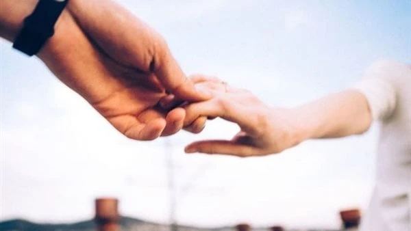 تقبل العيوب وتجنب المقارنات الأبرز.. كيفية التعامل مع مشاعر الخوف من الفشل في الحب؟التعامل مع الخوف من الفشل في الحب يتطلب وعيا وصبرا. باستخدام هذه الاستراتيجيات، يمكنك تعزيز ثقتك 