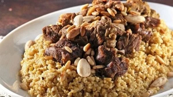 خطوة بخطوة.. طريقة عمل الفريكة السوريةتعتبر طريقة عمل الفريكة السورية من وصفات المطبخ السوري، وهي عبارة عن حبوب يتم حصاد سنابلها وهي خضراء قبل جفافها، ومن ثم يتم تعريضها إلى درجات 