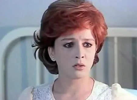 نجلاء فتحي تبكي بعينها الشمال والمخرج هايتجننكان فيه مخرج كبير اسمه أحمد يحيى ..سأل بطلة فيلمه النجمة نجلاء فتحي ، وقال لها : هتحتاجي جلسرين ؟؟كانوا