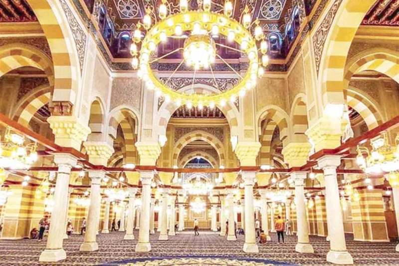 الأوقاف تعلن برنامج الاحتفال بالمولد النبوي الشريف 1446ه بمساجد آل البيت أعلنت وزارة الأوقاف، اليوم الأربعاء، عن برنامج أنشطتها خلال الاحتفال بالمولد