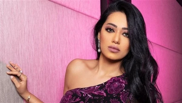 الله لا يحرمني.. رحمة رياض تطرح أحدث أغانيها طرحت الفنانة رحمة رياض أحدث أغانيها بعنوان الله لا يحرمني عبر قناتها على موقع يوتيوب.كلمات أغنية الله لا