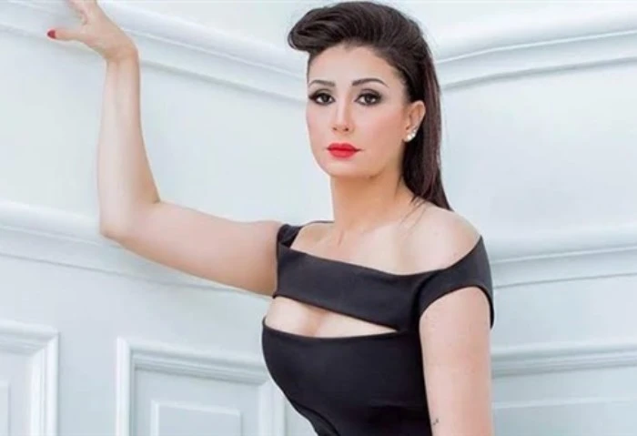 غادة عبد الرازق تختفى عن الأنظار بسبب شباب امرأة اختفت الفنانة غادة عبد الرازق، عن الأنظار تماما لانشغالها في التحضير النهائي لمسلسلها الجديد الذي يحمل اسم شباب امرأة، حيث من المقر