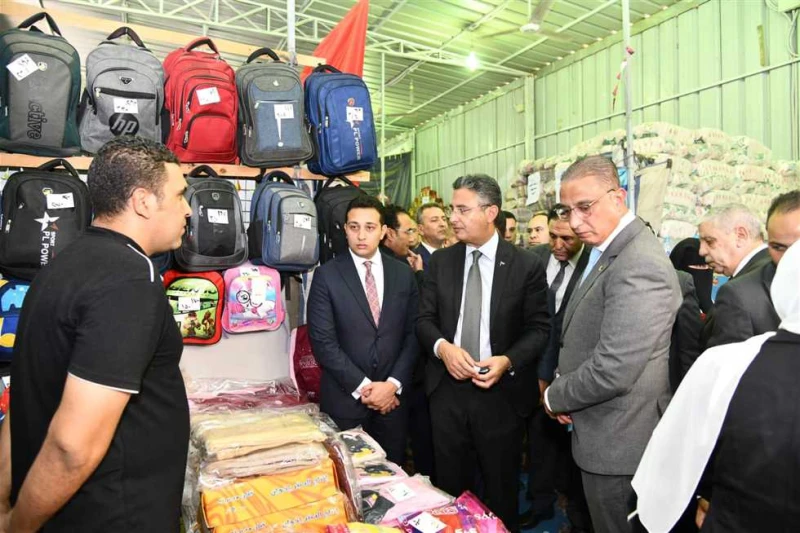 وزير التموين ومحافظ الفيوم يتفقدان معرض أهلا مدارس وعددا من المجمعات الاستهلاكية تفقد الدكتور شريف فاروق وزير التموين والتجارة الداخلية، والدكتور