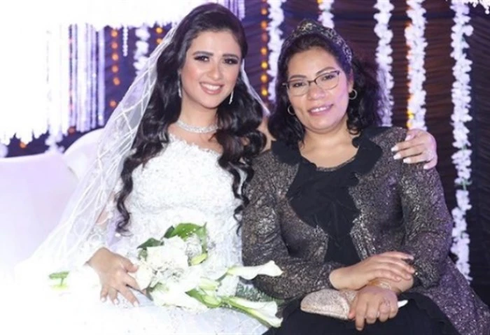 إيمان السيد تشارك ياسمين عبدالعزيز في وتقابل حبيب بموسم رمضان 2025 تعاقدت الشركة المنتجة لمسلسل وتقابل حبيب، الذي تقوم ببطولته الفنانة ياسمين عبد العزيز في موسم رمضان 2025، مع كل م