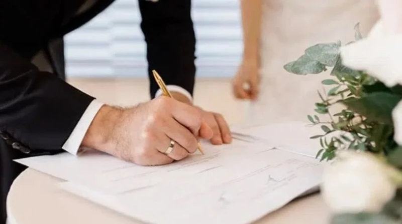 قايمة المنقولات.. خرابة بيوت أم قشة أخيرة تحمي حقوق الولايا؟ تعد قائمة المنقولات واحدة من أهم القواعد والأعراف في مراسم الزواج بالمجتمع المصري بكل