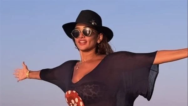 على الحصان.. زينة في إطلالة بالكاش المايوه تشعل الانستجرام شاهدنشرت الفنانة زينة، صورا جديدة لها عبر حسابها الشخصي على موقع تبادل الصور والفيديوهات