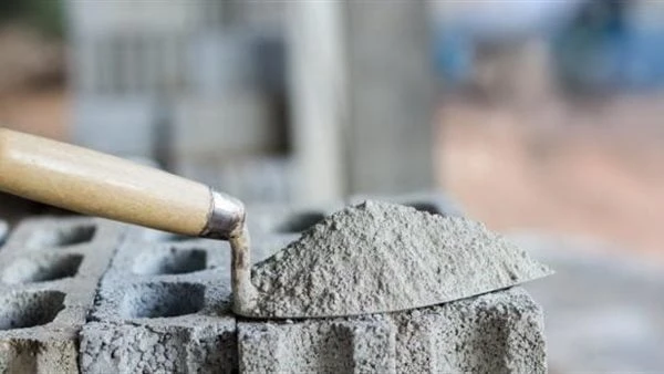 غرفة مواد البناء: نستهدف تصدير 15 مليون طن أسمنت خلال 2024قال أحمد شيرين كريم رئيس شعبة الأسمنت بغرفة صناعة مواد البناء باتحاد الصناعات، إن صناعة الأسمنت في مصر لديها فائض يكاد يسا