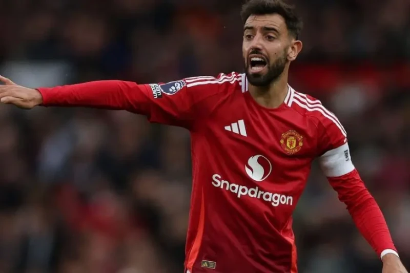 برونو فرنانديز يحتج على قرار طرده أمام توتنهام احتج لاعب الوسط البرتغالي برونو فيرنانديز، على قرار استبعاده من مباراة فريقه مانشستر يونايتد أمام