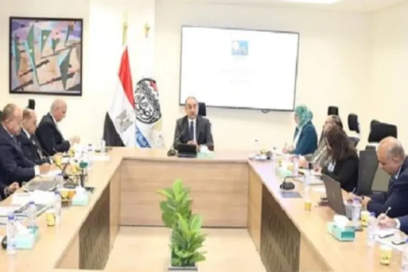 وزير قطاع الأعمال العام يعقد اجتماعا موسعا بالرؤساء التنفيذيين لشركات القابضة للسياحة والفنادق عقد المهندس محمد الشيمي وزير القطاع الاقتصادي العام اجتماعا موسعا مع الرؤساء التنفيذي