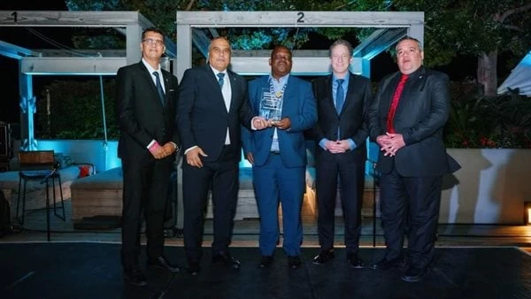 مطار برج العرب يفوز بالمركز الثالث إفريقيا في المرونة وإدارة الطوارئ صورحصل مطار برج العرب الدولي، على جائزة الفئة الثالثة، ضمن جوائز السلامة لهذا